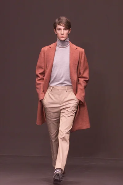Look 19